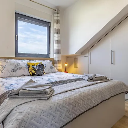 Sea View Bijeca Apartment *